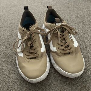 Vans UltraRange Beige and White Sneakers